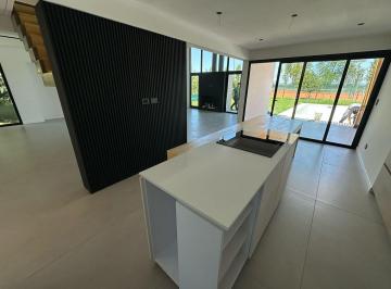 Casa · 201m² · 6 Ambientes · 1 Cochera · Casa en Venta en Pilar, G. B. a. Zona Norte, Argentina
