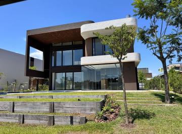 Casa · 550m² · 6 Ambientes · 1 Cochera · Casa en Venta en El Yacht, Nordelta, Tigre