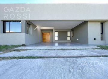 Casa · 156m² · 5 Ambientes · 2 Cocheras · Casa en San Simon