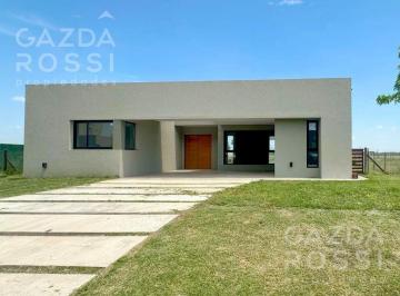 Casa · 156m² · 5 Ambientes · 2 Cocheras · Casa a Estrenar con Pile, Galería y Cochera Cubierta en San Simon!