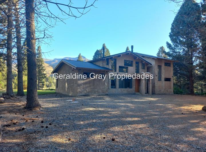 Casa · 210m² · 4 Ambientes
