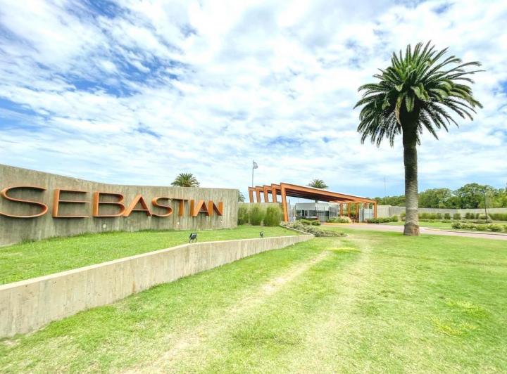 Terreno · 1093m²