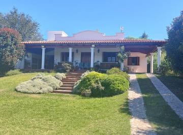 Casa · 204m² · 5 Ambientes · 1 Cochera · Casa en Villa Parque Siquiman, Carlos Paz