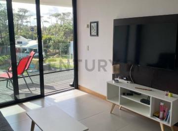 Departamento · 70m² · 1 Dormitorio · 1 Cochera · Vendo Apartamento Primera Linea Playa Mansa - Punta del Este