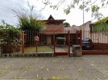 Casa · 209m² · 4 Ambientes · 2 Cocheras · Casa en Lomas de Zamora Oeste