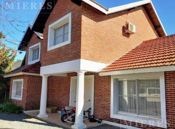 Casa · 193m² · 6 Ambientes · 2 Cocheras · Casa a La Venta en El Barrio Santa María de Tigre