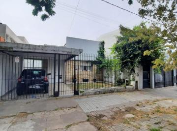 Casa · 140m² · 3 Ambientes · 1 Cochera · Casa - Venta - La Plata