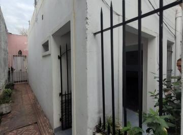 PH · 50m² · 2 Ambientes · Amplio Depto 2 Amb con Pequeño Patio, Muy Bueno!