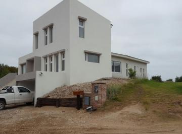 Casa · 200m² · 4 Ambientes · 1 Cochera · 4 Amb. 3 Dor. 200 m² Cub