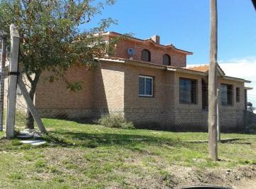 Casa · 400m² · 4 Ambientes · 2 Cocheras · Casa en Venta - 3 Dorm. 2 Baños - Cocheras - 1.200 m² - Tanti, Córdoba