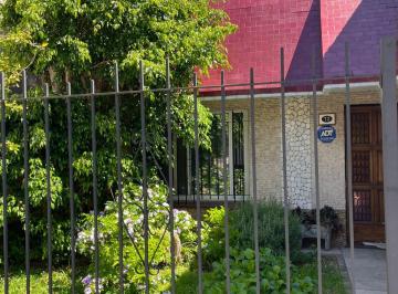 Casa de 4 ambientes, Lanús · Vende Casa 4 Ambientes con Garage Patio y Terraza - Muy Buena Ubicacion! - Nuevas Condiciones