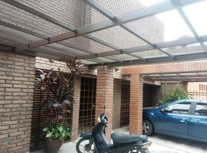 Casa · 312m² · 10 Ambientes · 2 Cocheras