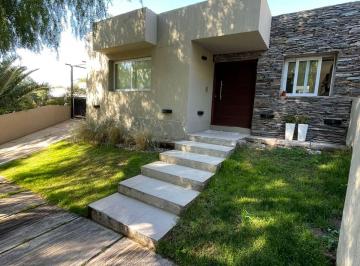 Casa de 5 ambientes, Ciudad de Mendoza · Inmobiliaria Leal Vende Casa en El Barrio Dalvian