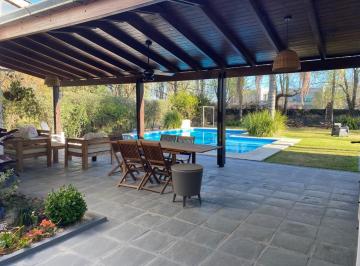 Casa de 4 ambientes, Rosario · 3 Dorm. Mas 1 de Servicio Impecable Casa en Country Golf