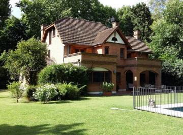 Terreno · 330m² · 14 Ambientes · 2 Cocheras · Casa en Venta - Lomas Schoenstatt - San Isidro