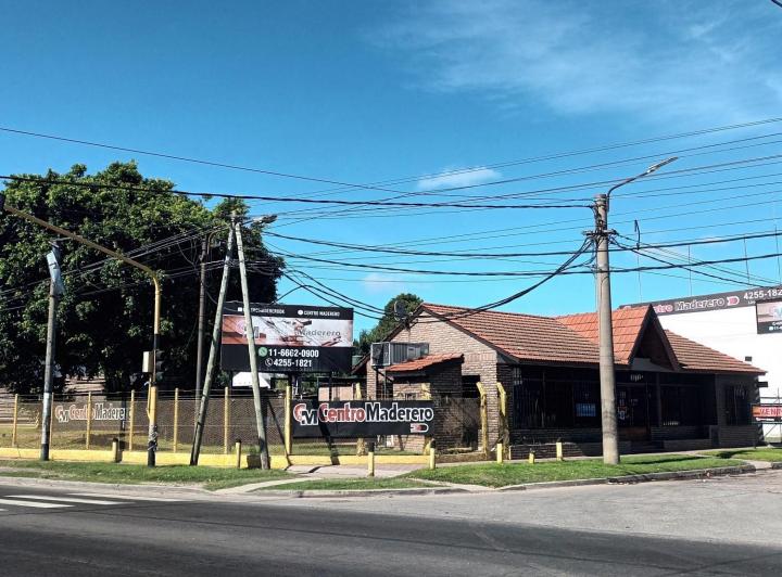 Local comercial · 800m² · 7 Ambientes · 3 Cocheras