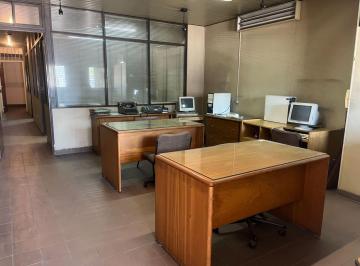 Oficina comercial · 236m² · Venta de Local/oficinas + 2 Viviendas en Sarandí