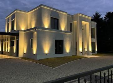 Casa · 270m² · 5 Ambientes · 2 Cocheras · Moderna Casa en Venta - Club de Campo El Moro - Marcos Paz