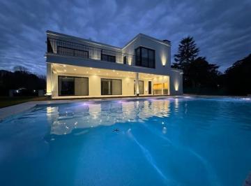Casa · 270m² · 5 Ambientes · 2 Cocheras · Moderna Casa en Venta - Club de Campo El Moro - Marcos Paz