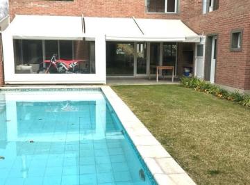 Casa · 240m² · 4 Ambientes · Profili Real Estate Vende Casa en Barrio Bocahue!