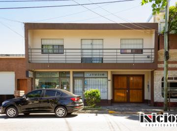 Local comercial , Mar de Ajó · 2 Locales, Una Vivienda y un Deposito: Azopardo Nº 247 - Mar de Ajó - C700