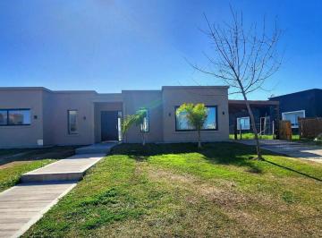 Casa · 176m² · 4 Ambientes · 2 Cocheras · Casa en Venta en San Sebastian, Escobar, G. B. a. Zona Norte