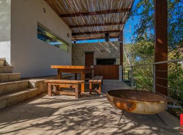 Casa · 200m² · 5 Ambientes · Marayui Country Club, Casa de 5 Ambientes Sobre El Campo