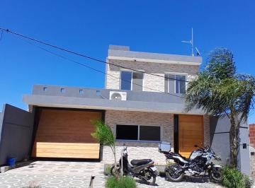 Casa de 5 ambientes, Córdoba · Casa en Venta en Barrio con Seguridad, Villa Esquiu, Oportunidad!