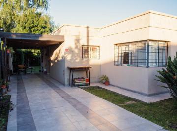 Casa · 100m² · 4 Ambientes · 2 Cocheras · Casa en Venta de 2 Dorm., Gran Parque y Cochera Pasante.