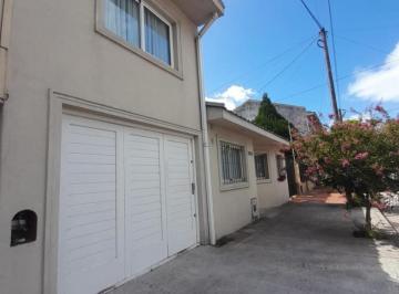 Casa · 172m² · 4 Ambientes · 1 Cochera · Chalet de 3 Ambientes en Venta Barrio San Jose
