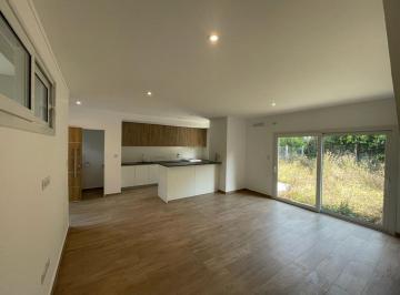 Casa · 110m² · 4 Ambientes · 2 Cocheras · Duplex en Venta en City Bell 3 Dorm.