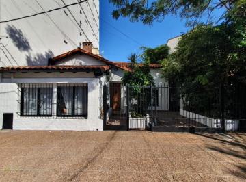 Casa · 150m² · 4 Ambientes · 1 Cochera · Venta de Chalet con Estilo Colonial en Ramos Mejia