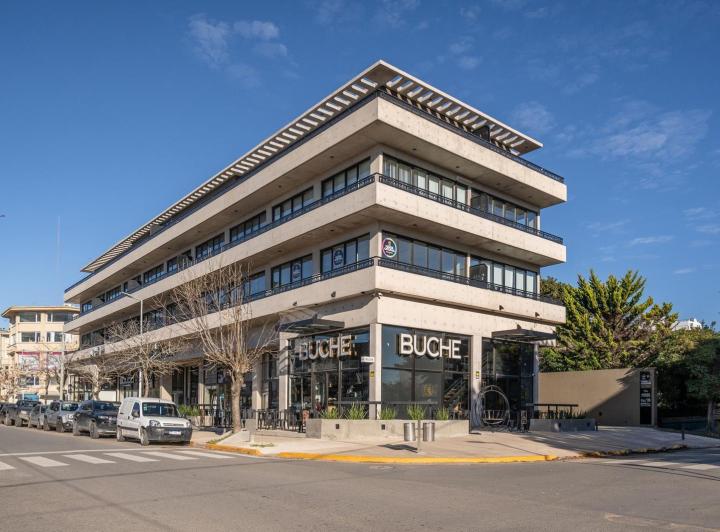 Desarrollo horizontal · Plaza Shaw Pinamar Centro