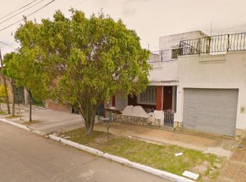 Casa · 140m² · 3 Ambientes · 1 Cochera · Casa en Lanús Oeste