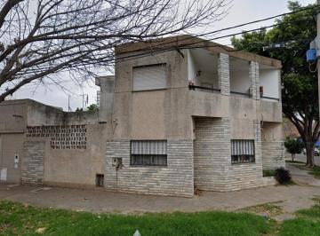 Casa de 3 ambientes, Rosario · Casa en Esquina, 2 Dorm., Cochera, Terraza y Patio