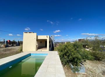 Casa · 95m² · 3 Ambientes · 2 Cocheras · Vendo Casa 2 Dorm. con Pileta en Estancia Vieja