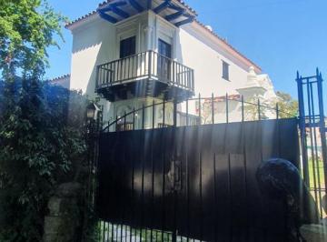 Casa · 290m² · 5 Ambientes · 1 Cochera · Alquiler 24 Meses Chalet de Estilo Barrio Los Troncos - Jardin - Garage