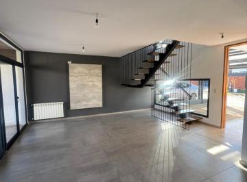 PH · 135m² · 3 Dormitorios · 1 Cochera · PH - La Calandria