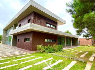 Casa · 360m² · 6 Ambientes · 3 Cocheras · Casa en Venta en La Herradura