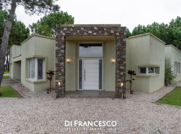 Casa · 250m² · 4 Ambientes · 2 Cocheras · Casa de 4 Ambientes Dependencia en Venta en Pinamar - La Herradura