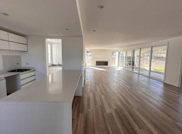 Casa · 300m² · 4 Ambientes · 2 Cocheras · Gran Propiedad en Estancia El Terron