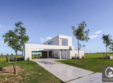 Casa · 200m² · 6 Ambientes · 2 Cocheras · Casa Venta 3 Dorm. a Estrenar Barrio Cerrado Vida Club de Campo - Financiación