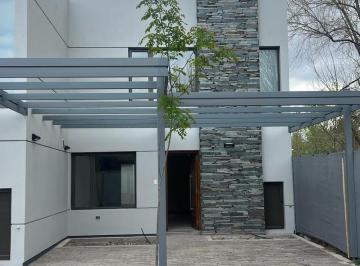 Casa · 96m² · 4 Ambientes · 1 Cochera · Casa en Barrio Lomas de Terrada