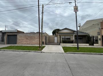 Doble Frente · Casa en Moron Sur