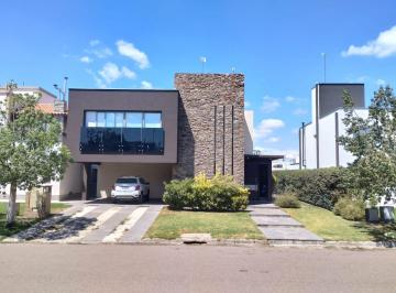 Casa de 5 ambientes, Guaymallén · Casa de Categoría - Barrio Haciendas de La Cruz, Guaymallén Mendoza