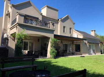 Casa · 331m² · 5 Ambientes · 2 Cocheras · Casa en Venta en Ayres del Pilar, Pilar, G. B. a. Zona Norte
