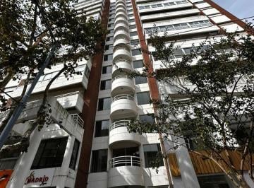 Departamento · 240m² · 4 Dormitorios · 1 Cochera · Increible Piso de 5 Ambientes Zona Centro