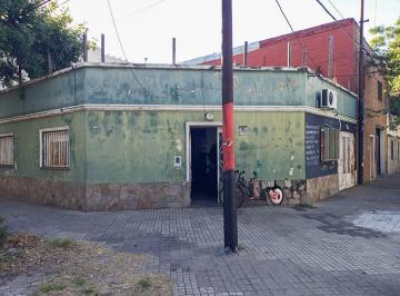 Casa · 90m² · 3 Ambientes · 1 Cochera · En Esquina, Abasto