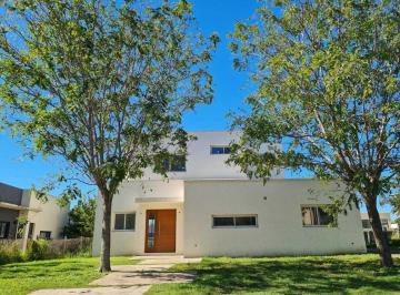 Casa · 200m² · 5 Ambientes · Casa en Venta en San Matias, Escobar, G. B. a. Zona Norte