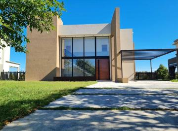 Casa · 220m² · 4 Ambientes · 1 Cochera · Casa en Venta en El Cantón, Escobar, G. B. a. Zona Norte